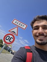 Moi explorant la ville de Theza