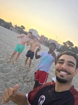 Des amis de l'internat à la plage