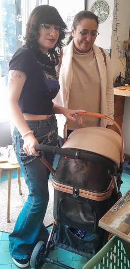 Photo de Maeva avec sa nouvelle famille
