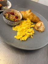 Photo prise par Lola d'une assiette servie au petit-d&eacute;jeuner