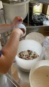 La fromagère en action