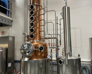 image La grandiose colonne de distillation