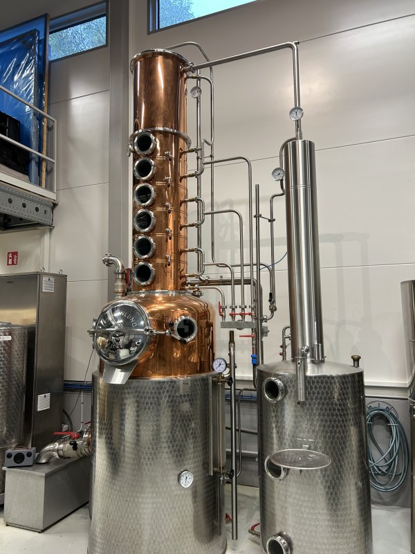 La grandiose colonne de distillation