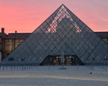 image Le Louvre &agrave; l'aube, Paris avant le bruit
