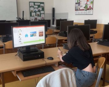 image Preparing a slideshow about France  